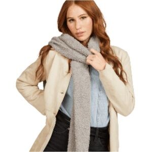 BAREFOOT DREAMS CozyChic Scarf In Grey